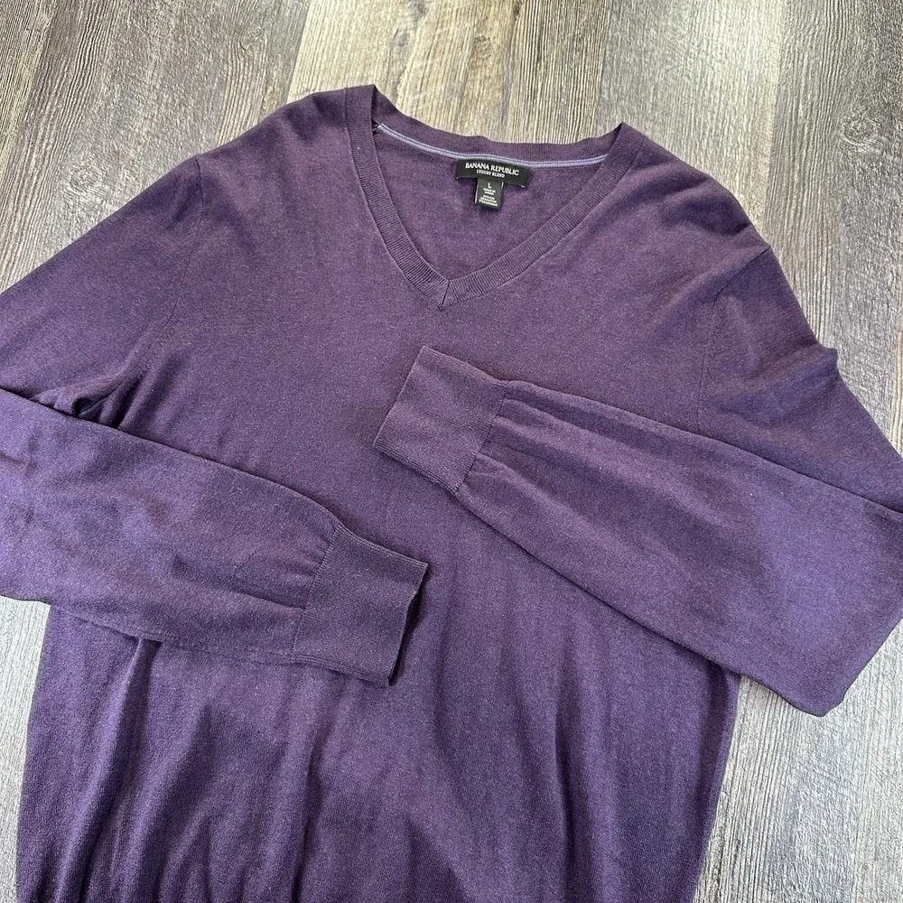Banana Republic Silk Blend Long Sleeve V-Neck‎ Sweater Men's Size L Dark Purple